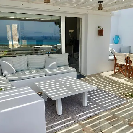 Kamari Villa *