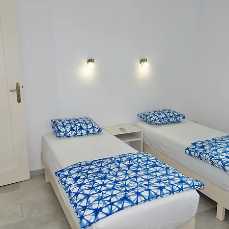 Kamari Villa *
