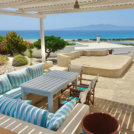 Kamari Villa *
